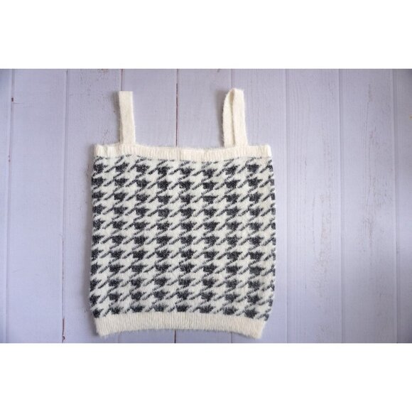 Willow & Wind Tops - Willow & Wind Fuzzy Houndstooth Tank Sweater, Size M